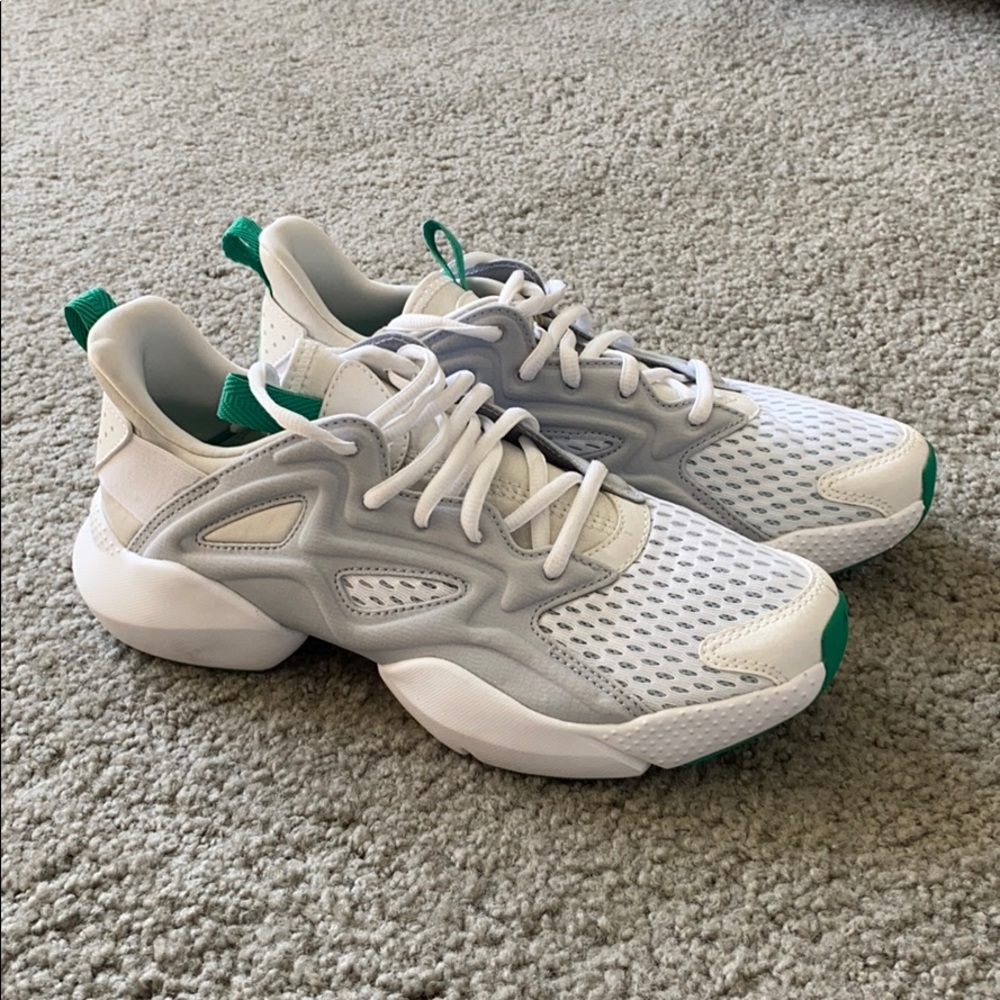 NWOT 💚🤍 Reebok Sole Fury Adapt Running Shoes